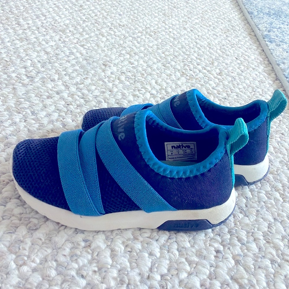 Native Phoenix Sneaker - size 8 - blue - great condition!